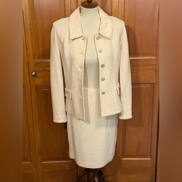 St. John Collection Cream Knit Jacket and Skirt Set - Picture 8 of 16